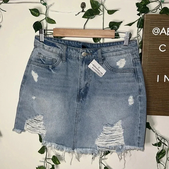 Windsor Denim Ripped Skirt NWT - Picture 2 of 5